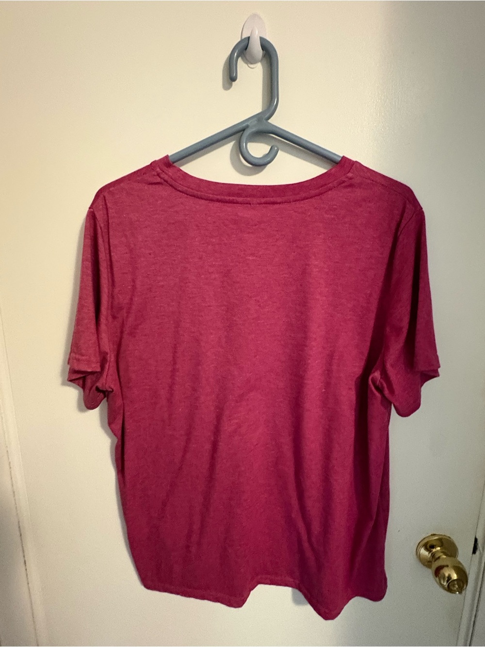 Women’s V-Neck Pink Leopard Heart Graphic Tee With Matching Earrings - Picture 4 of 8